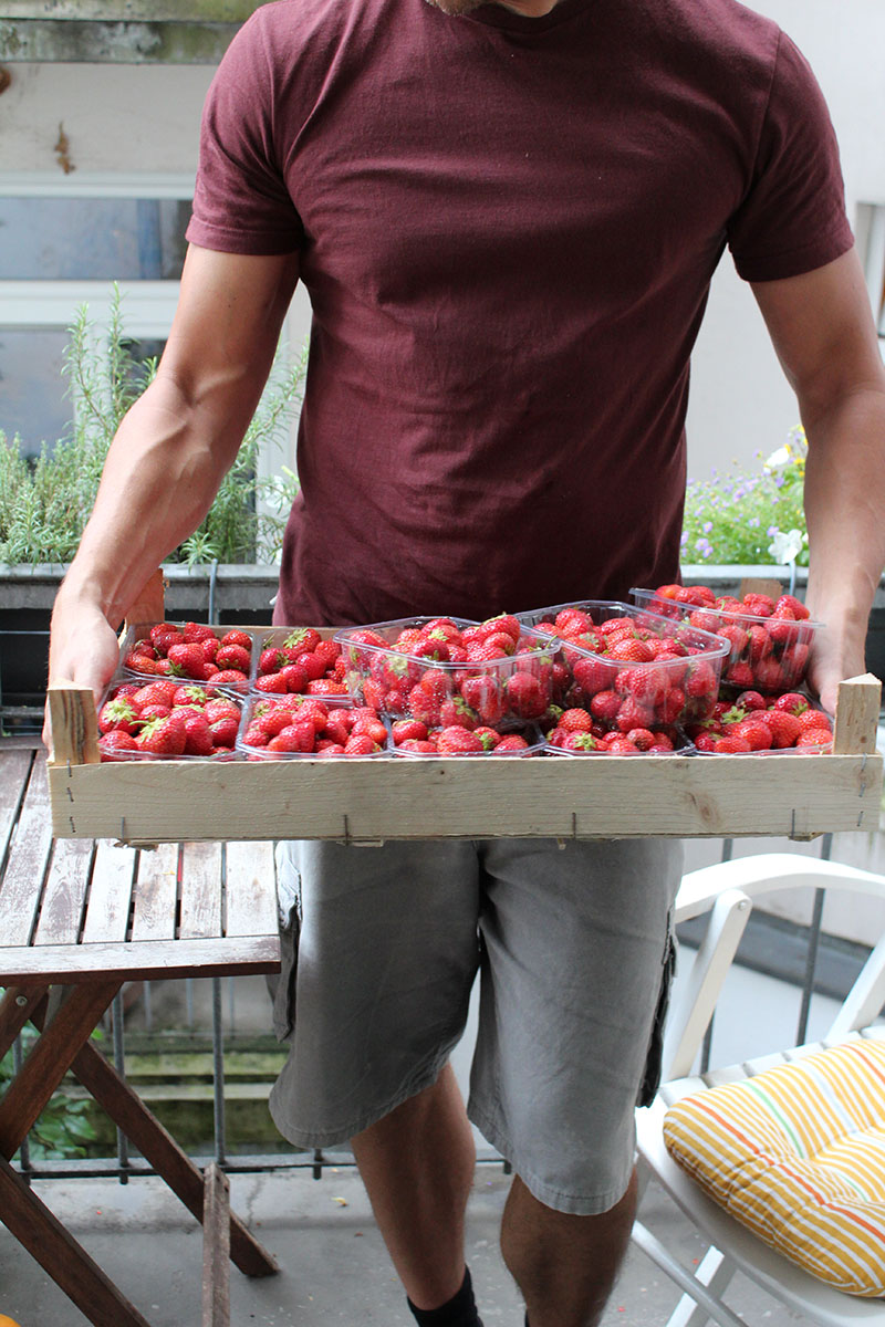 Je mehr Erdbeeren desto besser... Wir haben knapp 6 kg verarbeitet.