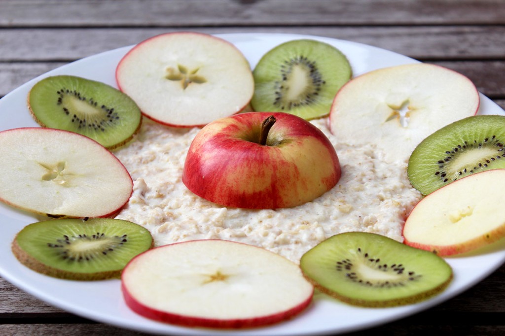 Protein Power-Porridge mit Apfel und Kiwi